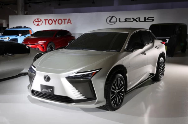 Neuer 2022 Lexus RZ vor der bald erwarteten offiziellen Enthüllung enthüllt