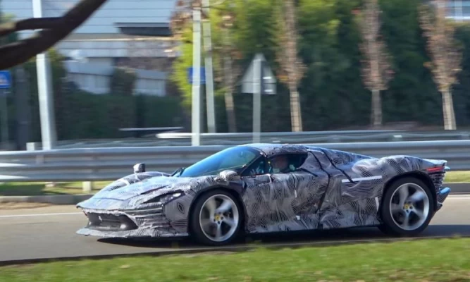 Ferrari Daytona SP3 auf der Straße gesichtet (Video)