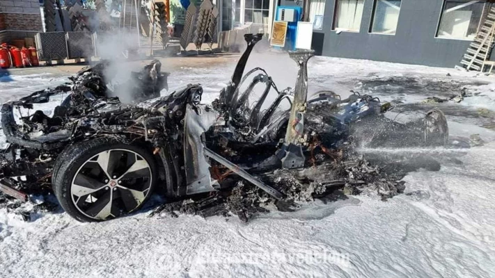 Ein Jaguar I-Pace in Ungarn brannte während des Ladevorgangs ab