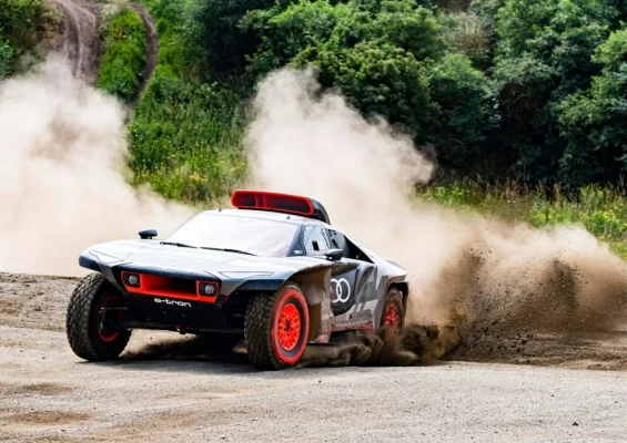 Audi stellt Elektroauto für Rallye Dakar vor