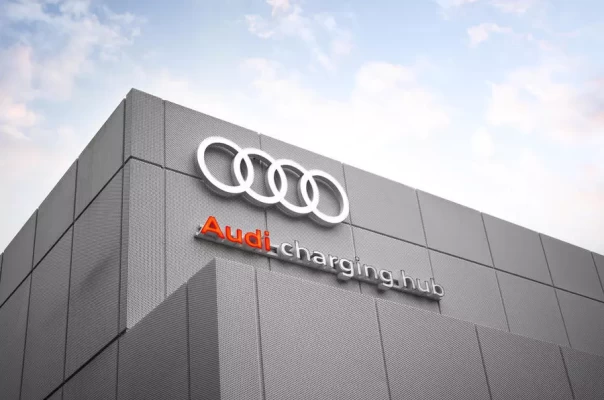 Audi eröffnet Deutschlands ersten E-Ladehub im Limousinen-Stil