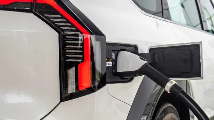 Senkung der Energiepreisobergrenze im April macht das Aufladen von 1.000 Elektroautos 12 % billiger