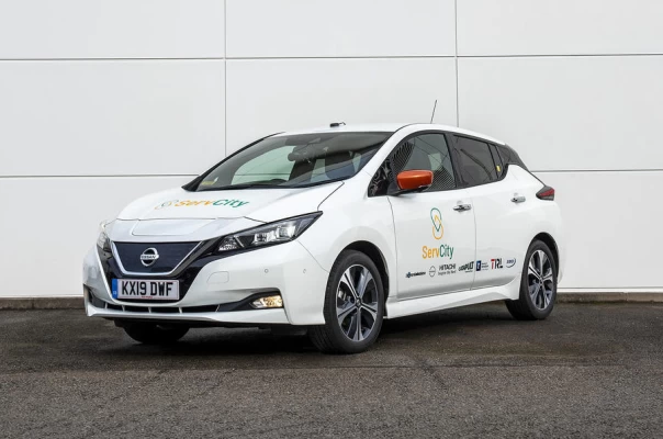 Das autonome Projektfahrzeug Nissan Leaf beginnt mit den Tests