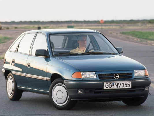Opel Astra, das meistverkaufte Auto der Kompaktklasse, wird 30