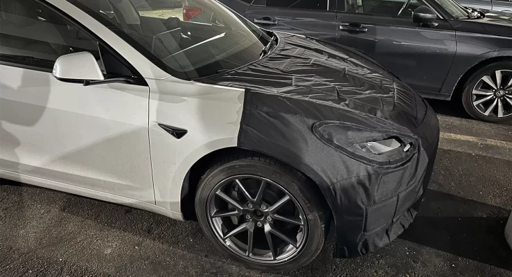 Facelifted 2024 Tesla Model 3 bei Testfahrten auf den Straßen Kaliforniens gesichtet