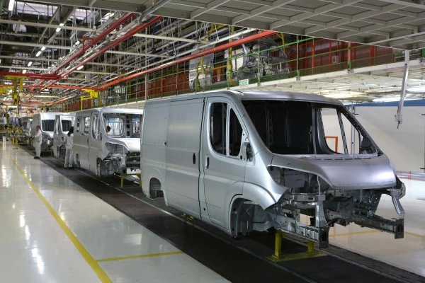 Stellantis wird Toyotas ersten großen Van bauen,
